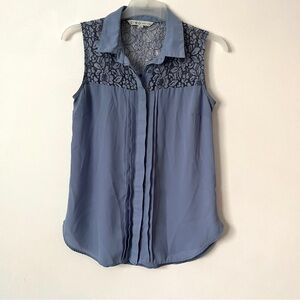 Cleo Petites Woman’s Size S Sleeveless Blouse With Lace Panel